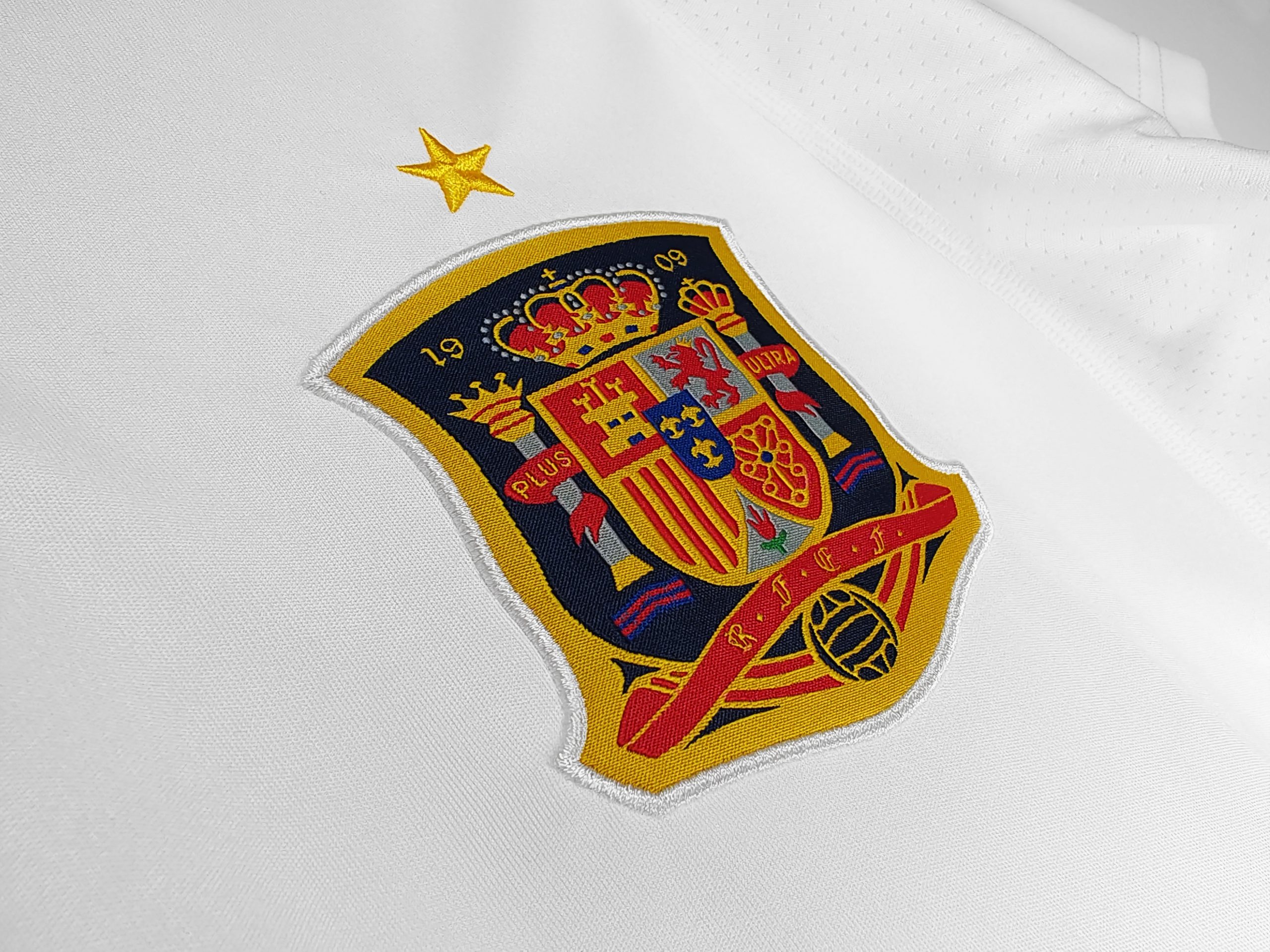 Spain 2011 Away Shirt - Image 3