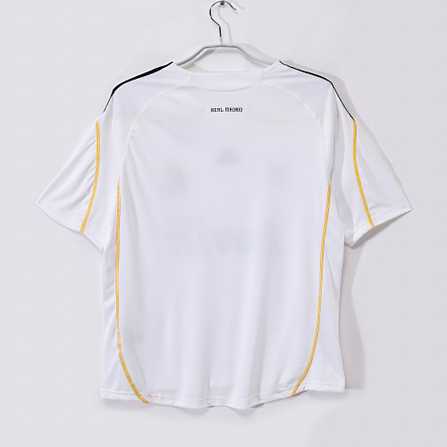Real Madrid 2009-10 Home Shirt - Image 2
