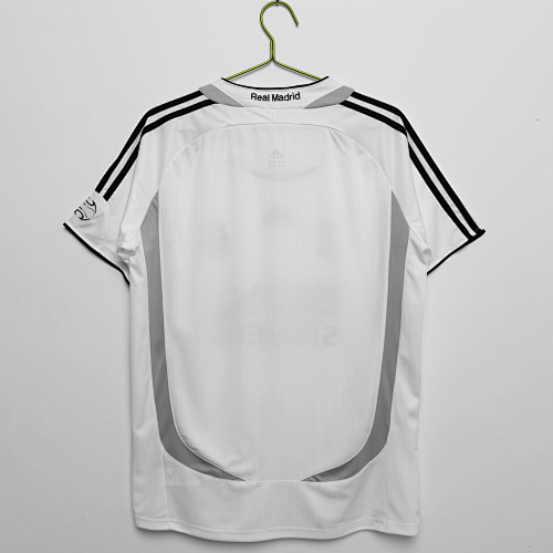 Real Madrid 2006-07 Home Shirt - Image 2
