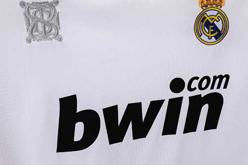 Real Madrid 2009-10 Home Shirt - Image 3