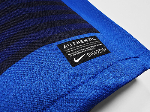 Manchester United 2011-12 Away Shirt - Image 9