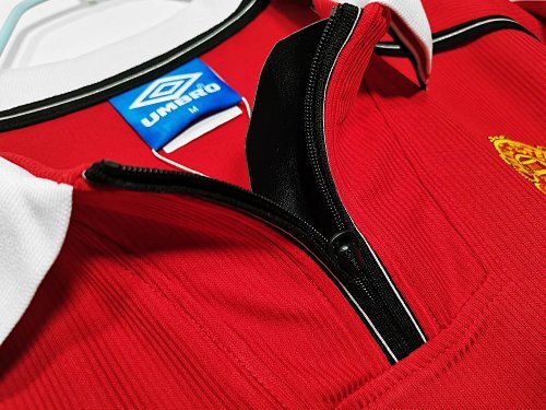 Manchester United 1998-99 Home Shirt - Image 8